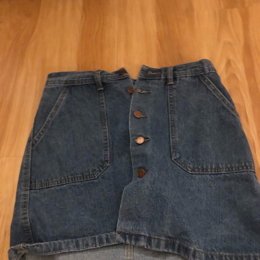 buttoned denim skirt